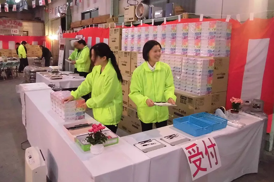 企業物産展での受付